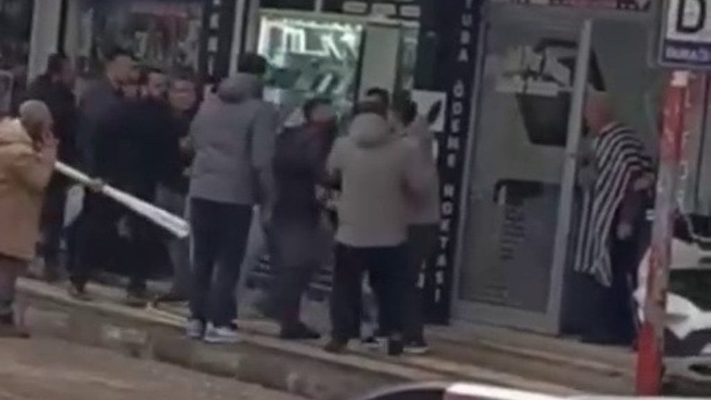 adiyamanda silahli ve bicakli kavgada 5 kisi yaralandi ZlFNtGyh