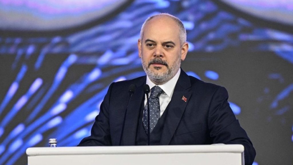 akif cagatay kilic paristeki ukrayna gonulluler koalisyonuna katildi 2fh8C3BH