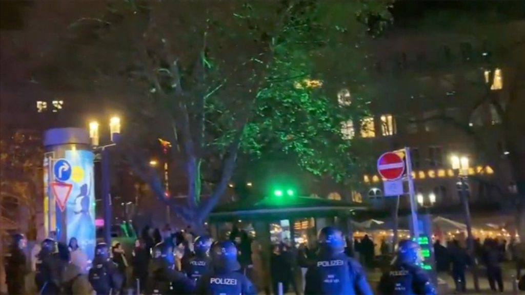 almanyada teror orgutu yandaslari polise saldirdi WKiGDLpY