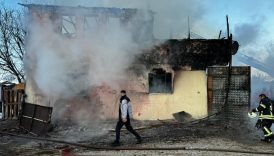 amasyada iki katli ev cikan yanginda kullanilamaz hale geldi fj6DnH21