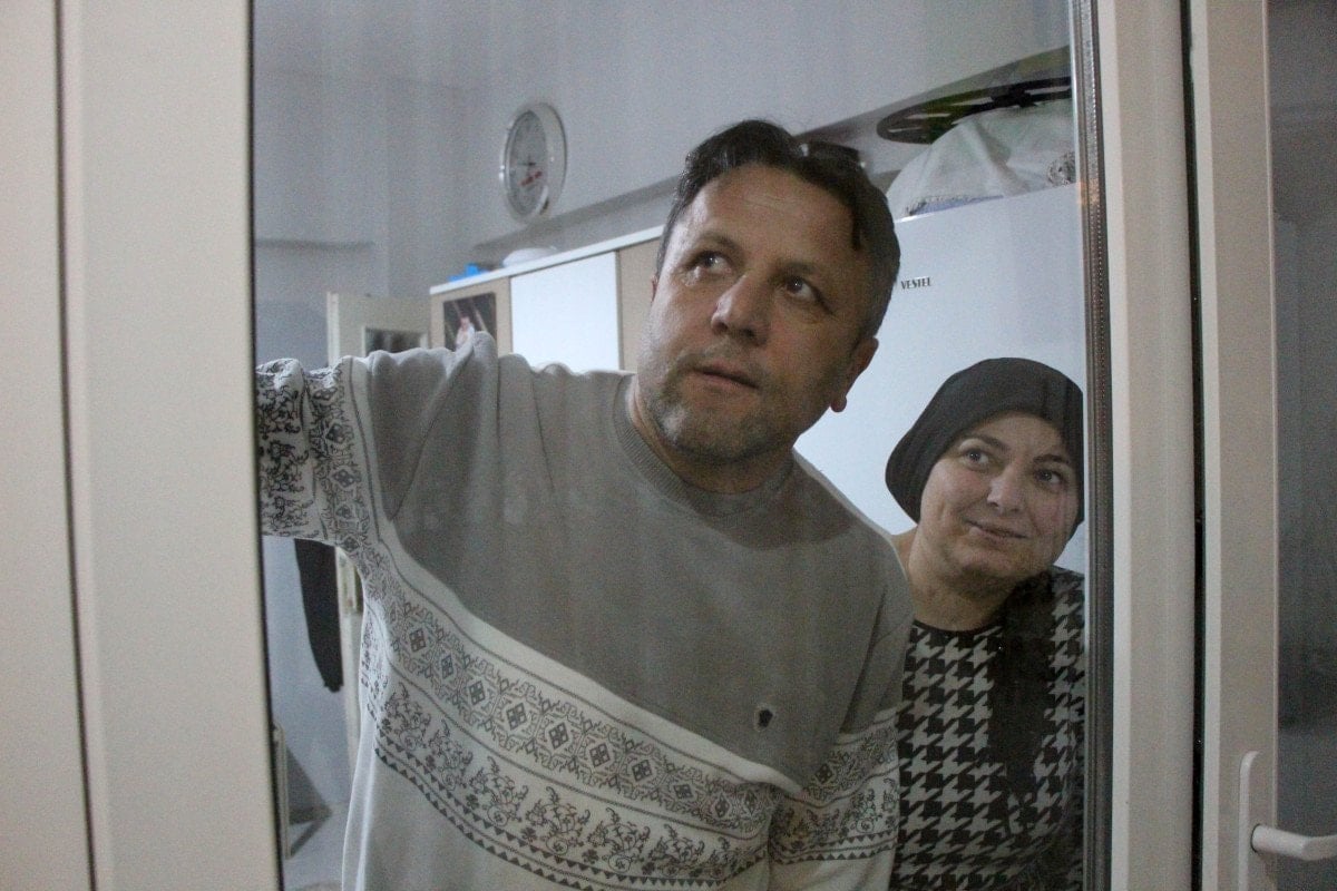 amasyada kumrular camin onune yuva yapti 2