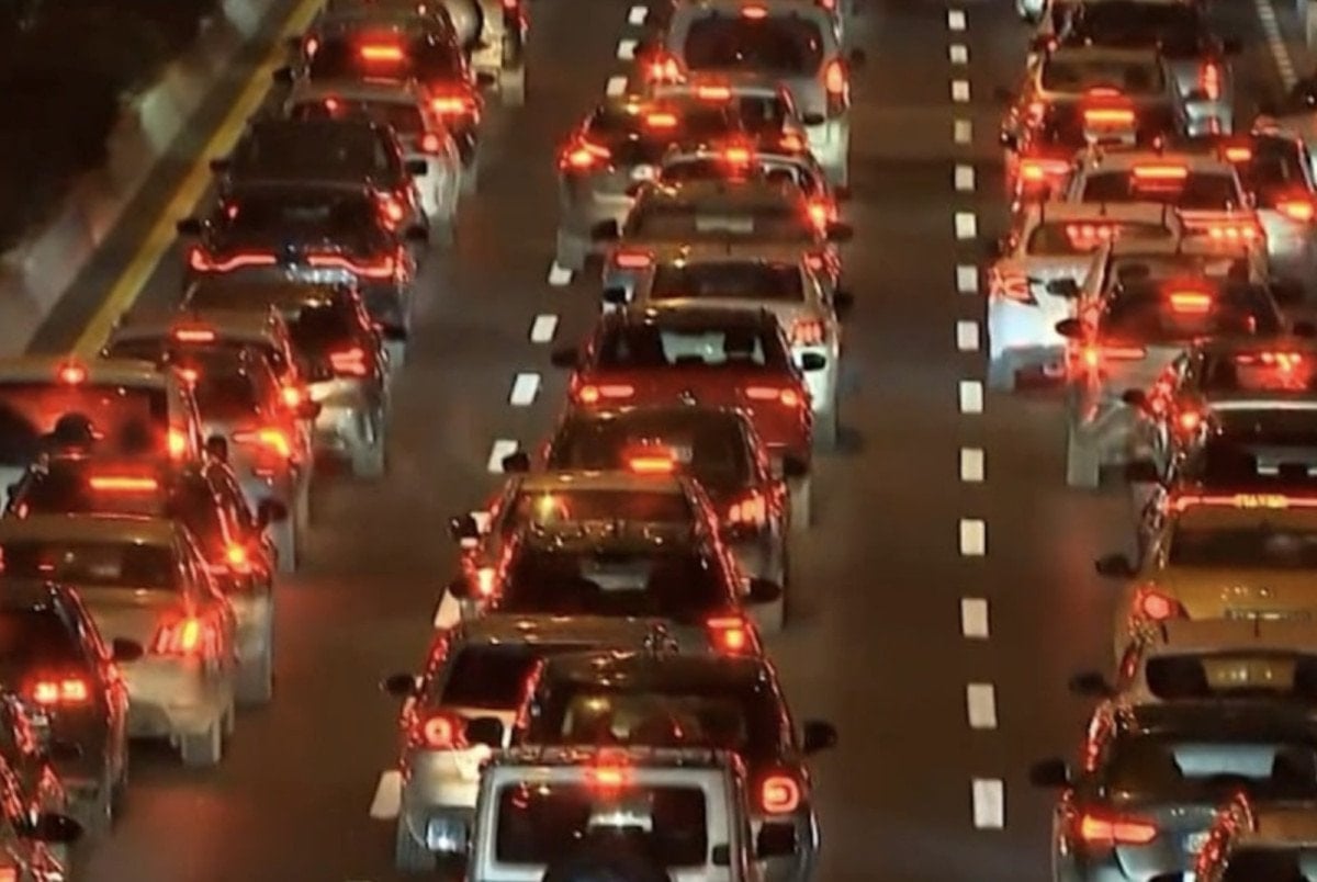 ankarada is cikis saatlerinde olusan arac yogunlugu trafigi kilitledi 0 SOwf4QgQ