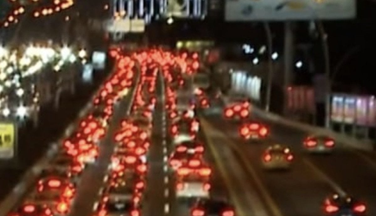 ankarada is cikis saatlerinde olusan arac yogunlugu trafigi kilitledi 2 Y88mFQ2g