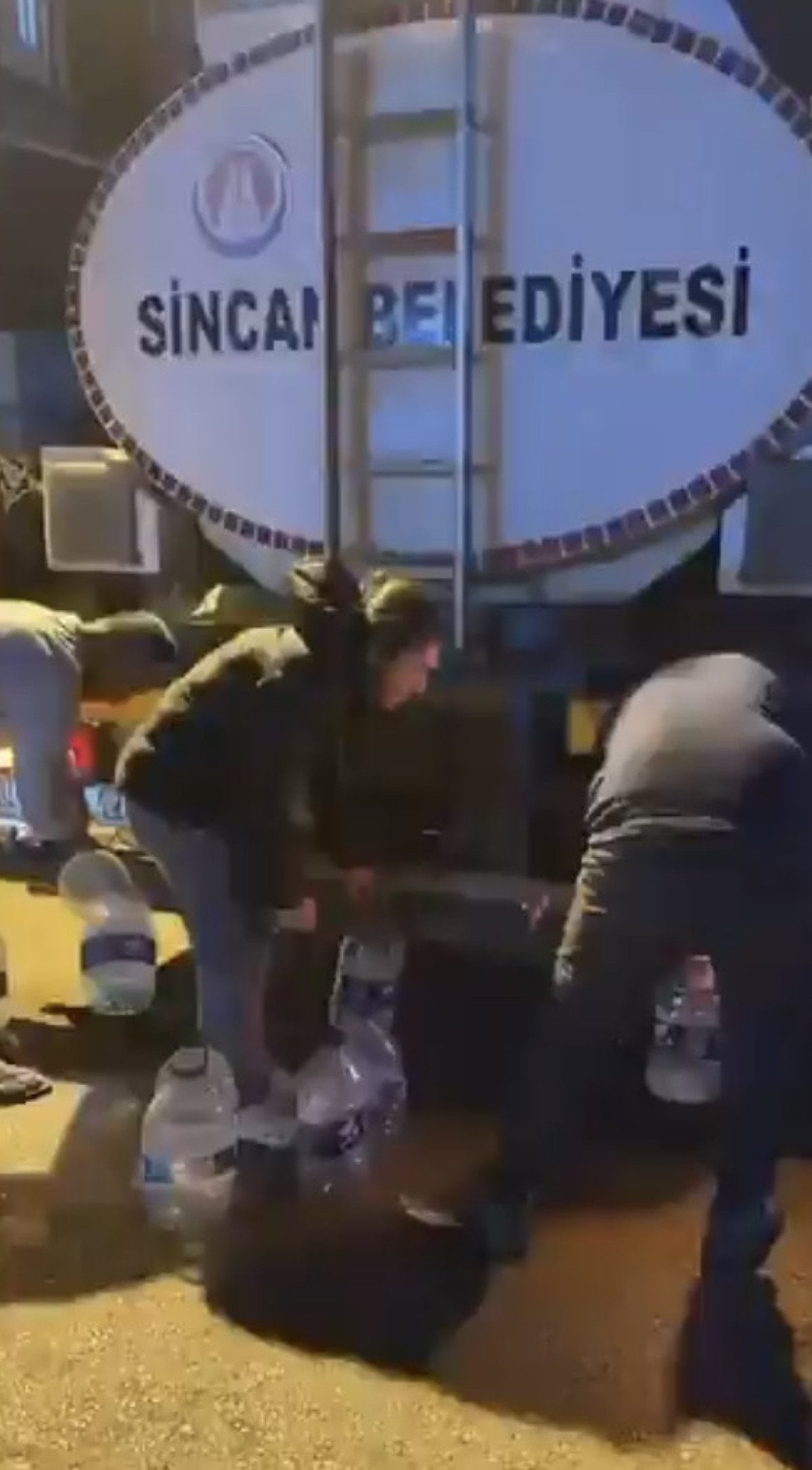 ankarada vatandaslar suyu tankerlerden aliyor 2 5URRySv5