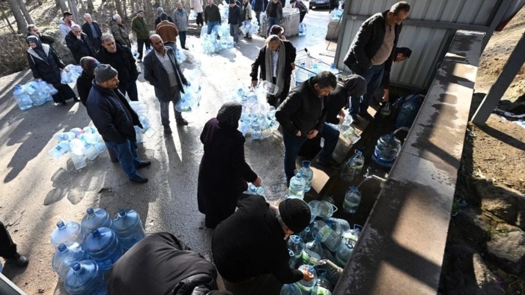 ankarada vatandaslar suyu tankerlerden aliyor blIUWEee