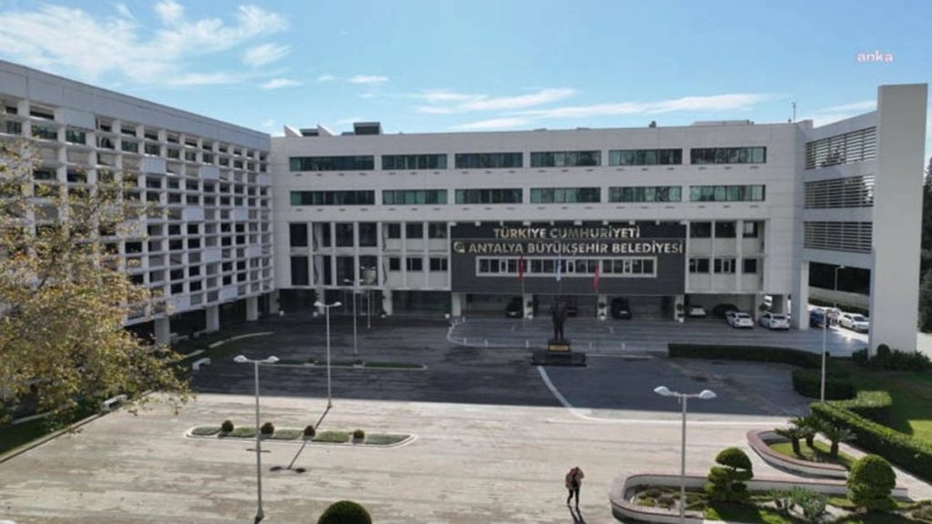 antalya buyuksehir belediyesine operasyon 14 gozalti wbyT37Ez