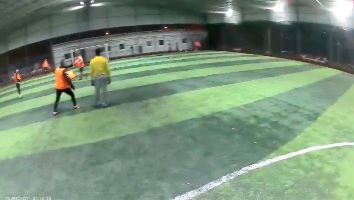 antalyada mac sirasinda hali sahanin catisinda cokme 5 7jaZNjeW