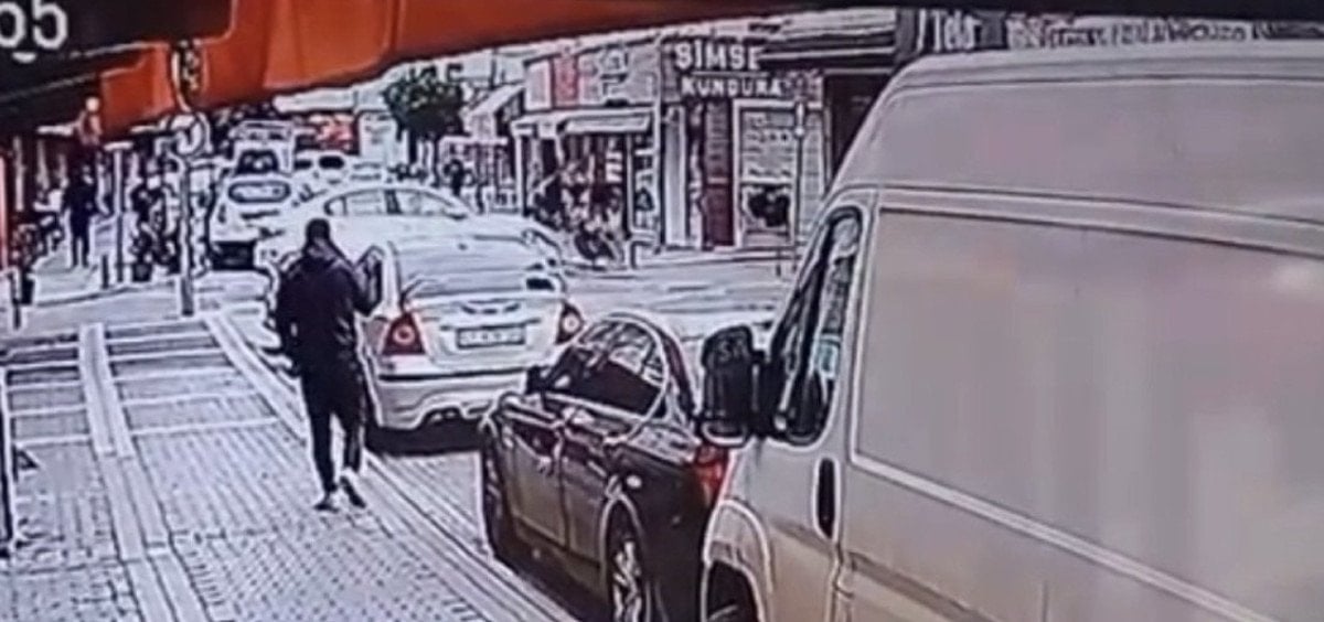 antalyada otomobille motosiklet carpisti o anlar kamerada 0 2aq1v1jD