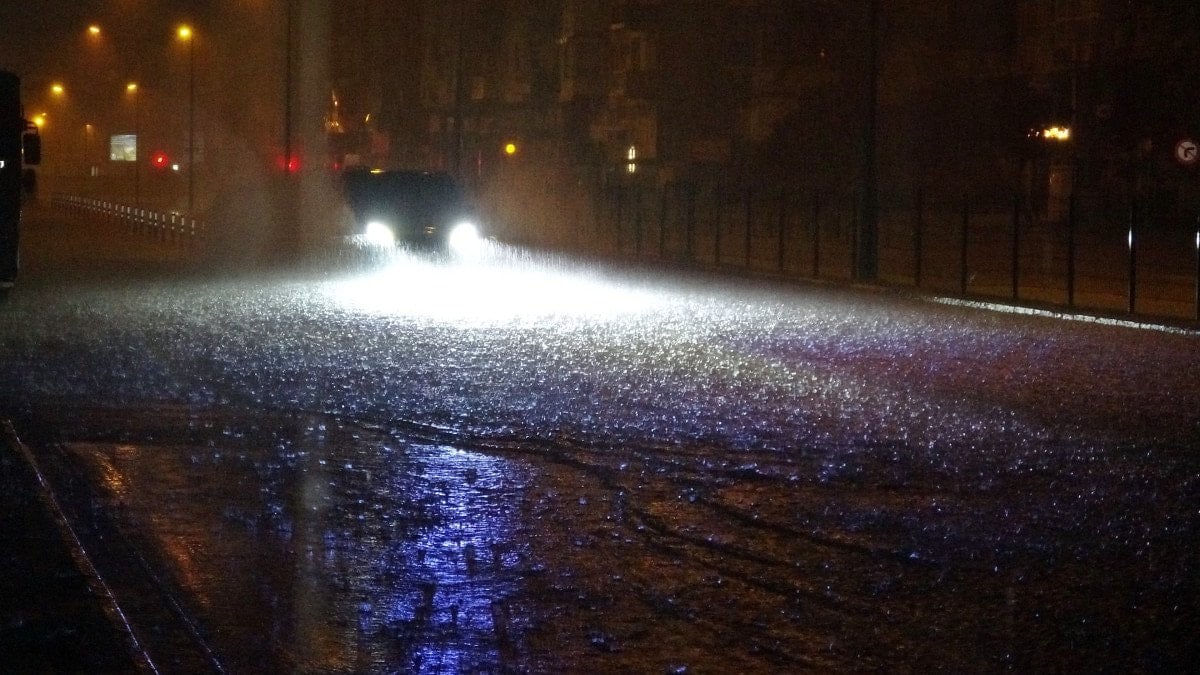 antalyada saganak yagis hayati felc etti bircok arac yollarda mahsur kaldi 0 daG4Da4m