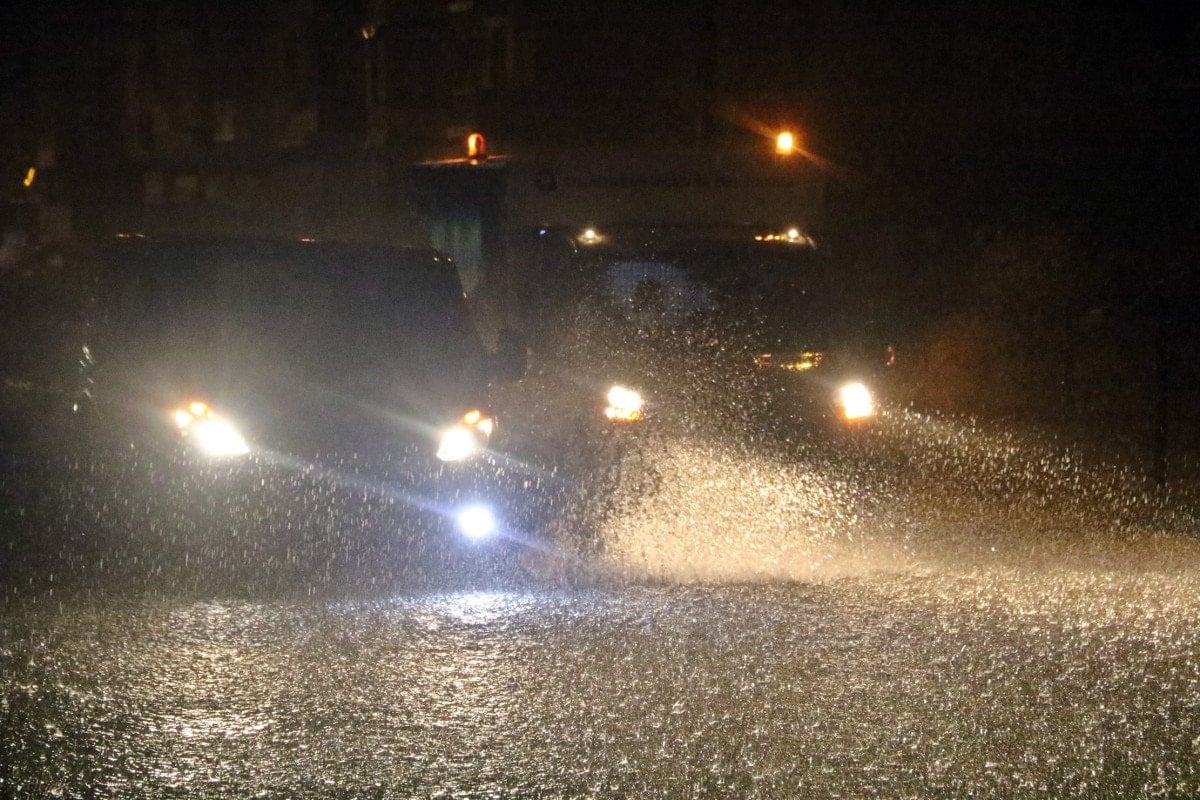 antalyada saganak yagis hayati felc etti bircok arac yollarda mahsur kaldi 5