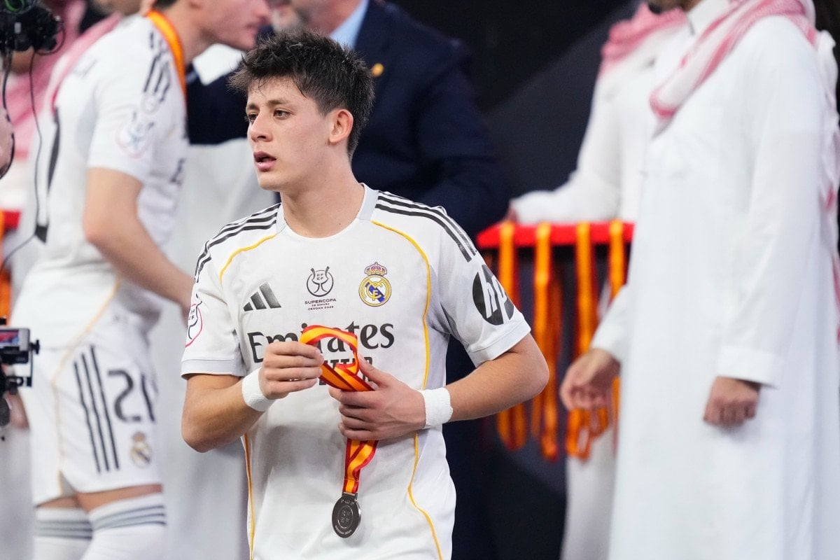 arda guler sinirlerine hakim olamadi su sisesini tekmelerken yere dustu 0 SVqTzSda