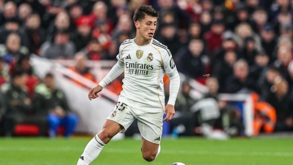 arda guler sinirlerine hakim olamadi su sisesini tekmelerken yere dustu 51n72kNb