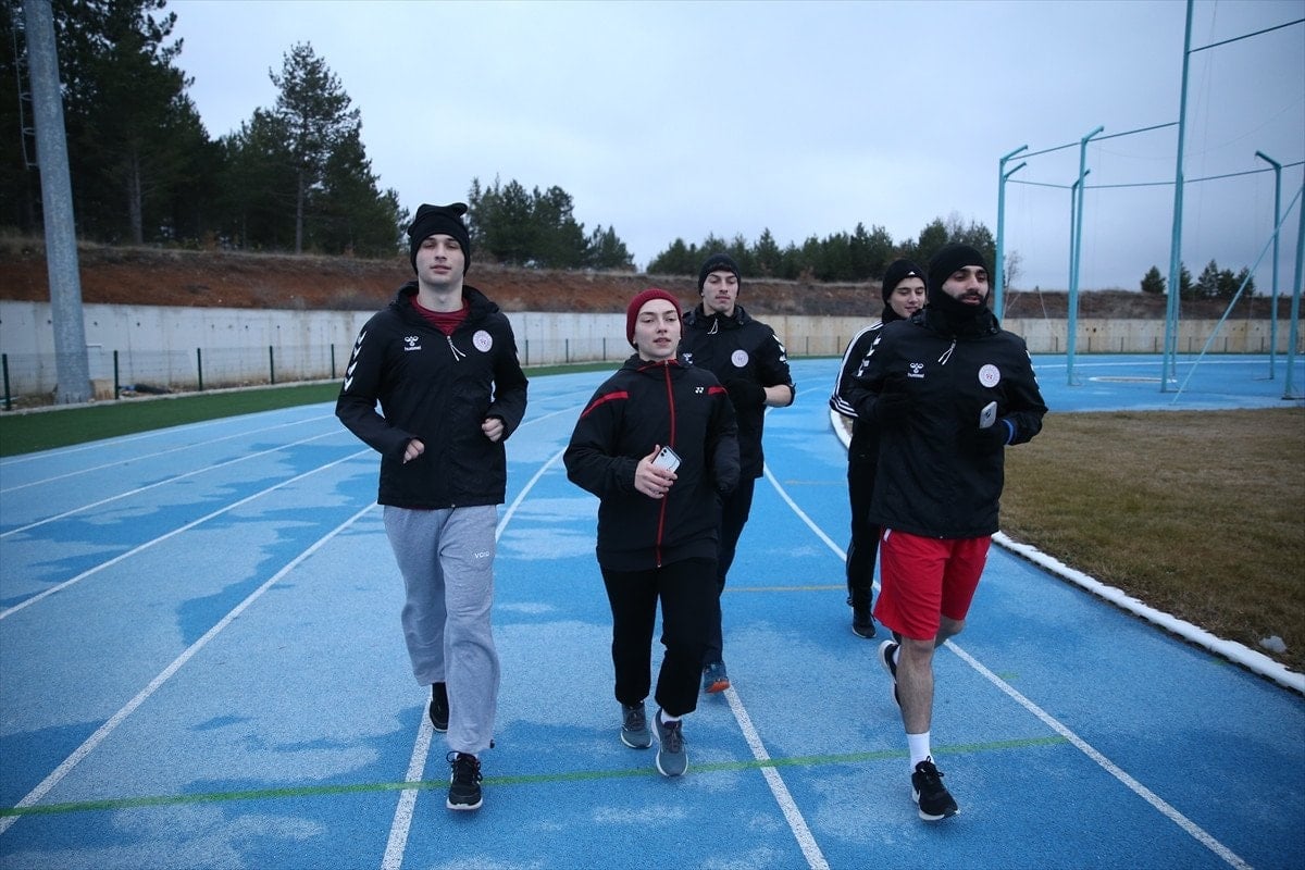 badmintoncularin kalpleri akilli sensor ile kontrol ediliyor 0 82f7sOMB