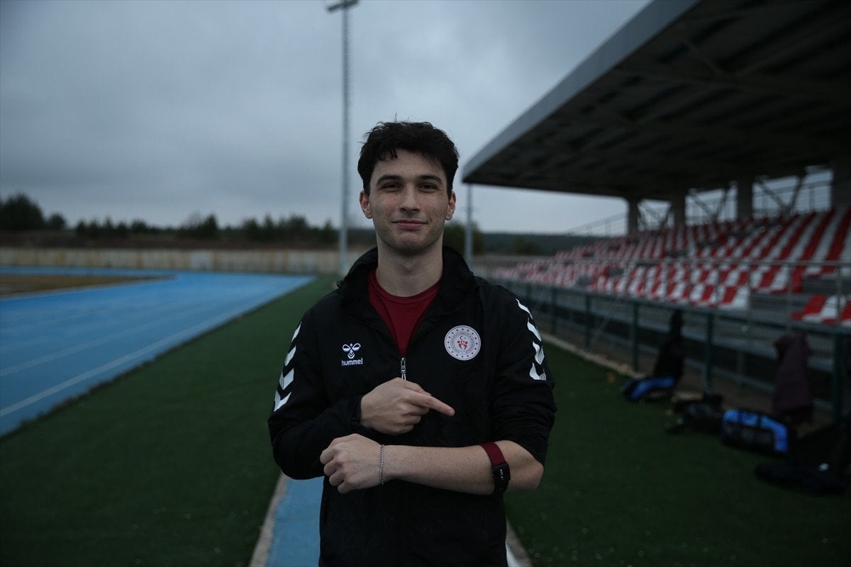 badmintoncularin kalpleri akilli sensor ile kontrol ediliyor 3 VCcHejKf