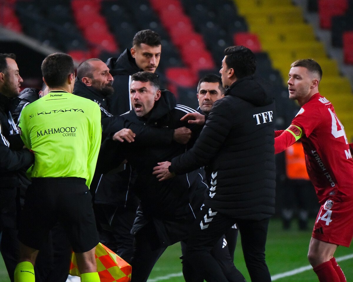 burak yilmaza 3 mac men cezasi verildi 2 DegI2T9W