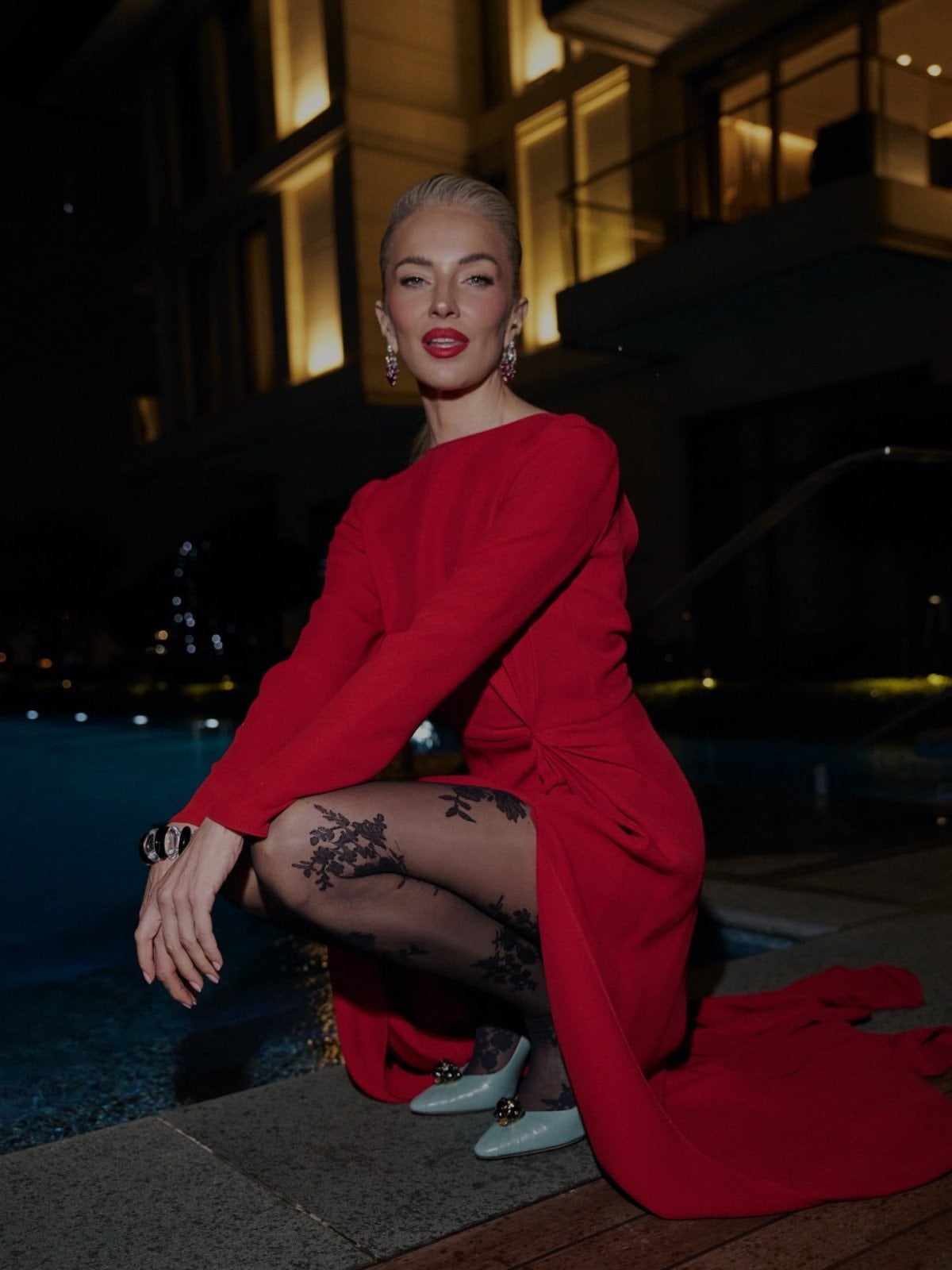 burcu esmersoydan tuyolar aynada kendinize bakin 0 7MkiYyfL