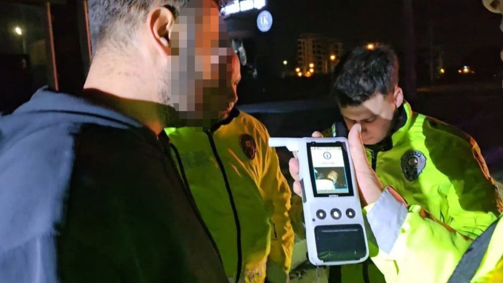 bursada alkollu surucunun kazasi yaralanan esini sucladi 4dNjXm6N