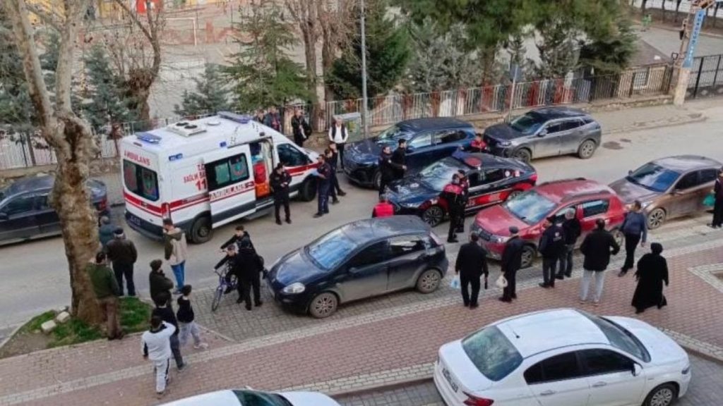 bursada cocuklarin kavgasinda kan akti 1 yarali cuMfFDxl