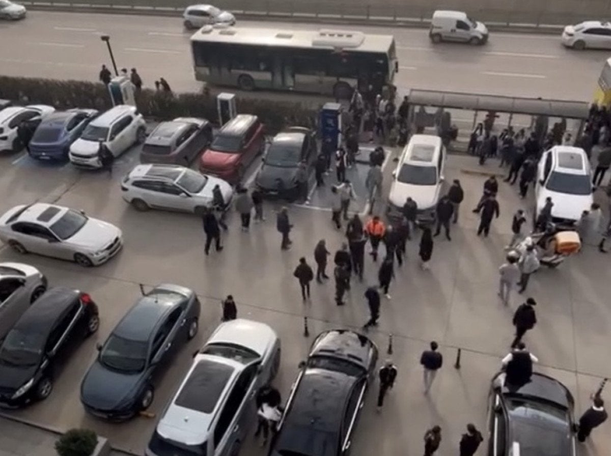 bursada karne alan lise ogrencilerinin avm otoparkindaki kavgasi kamerada 0 NWiRGSSS