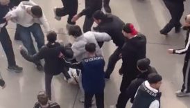 bursada karne alan lise ogrencilerinin avm otoparkindaki kavgasi kamerada qZD73ytI