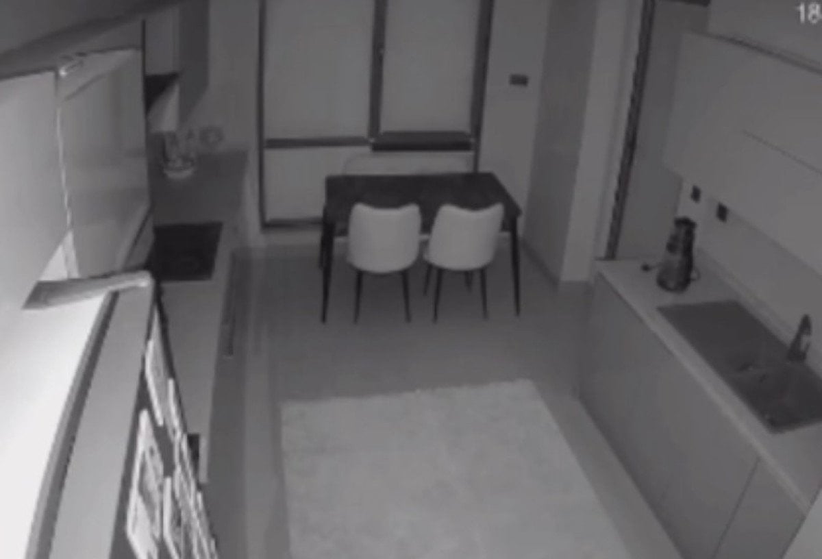 bursada yeni teslim edilen binada mutfak tavani coktu 1 wTYI9WJH