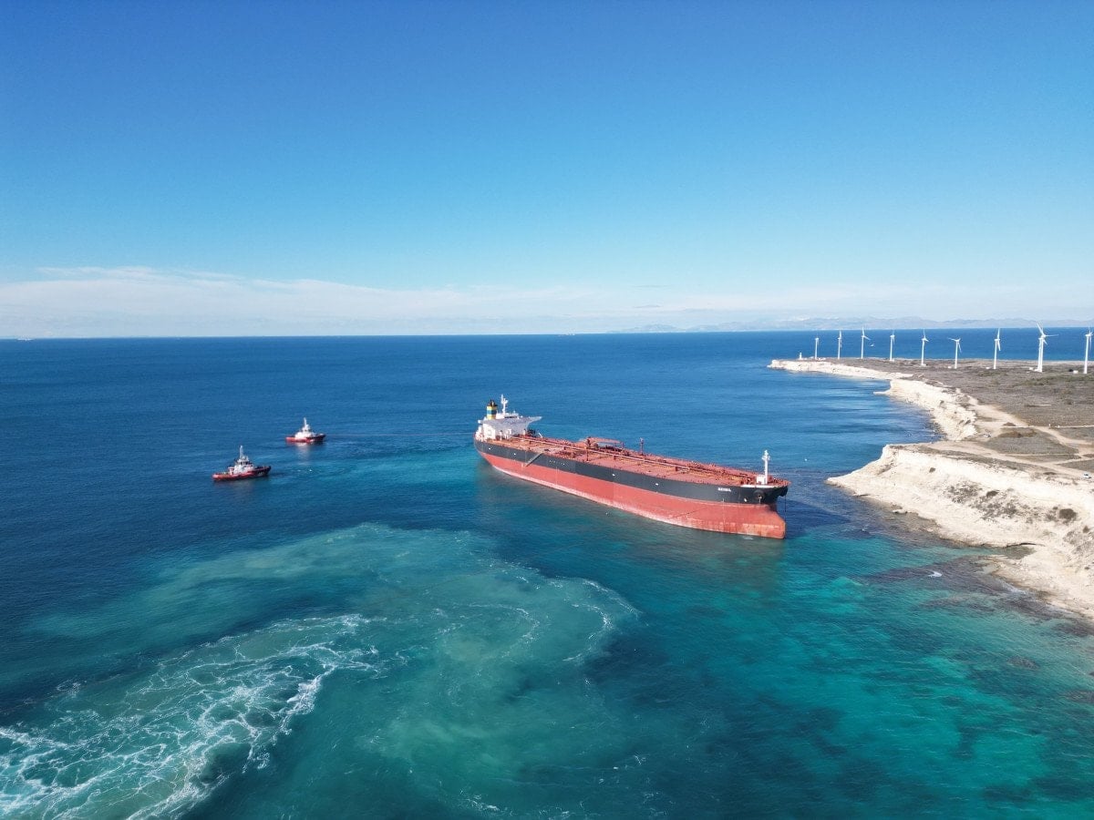 canakkalede karaya oturan tanker 12 gun sonra kurtarildi 1