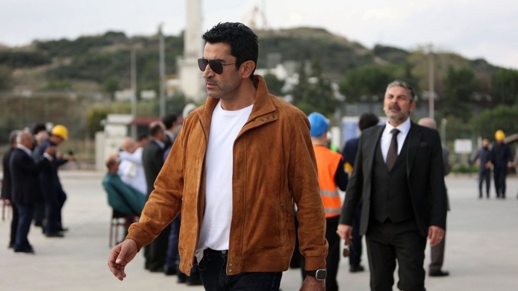 carpici hik yesi ve yildiz oyuncu kadrosuyla abi ilk bolumuyle atvde FPI6NVje