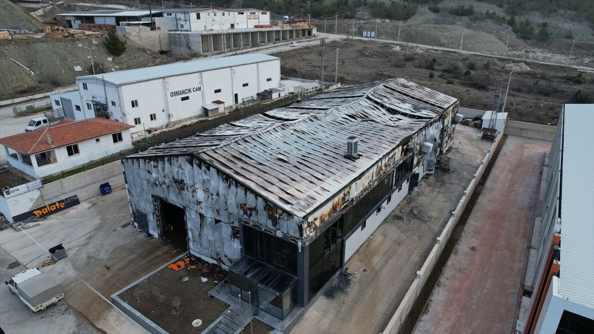 corumda lavas fabrikasinda yangin 0 JK92Th7R