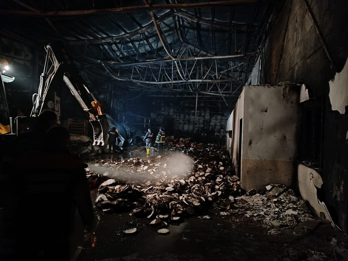 corumda lavas fabrikasinda yangin 10 J1fvkOE9