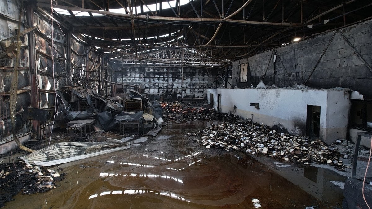 corumda lavas fabrikasinda yangin 3 bMS5lfvh