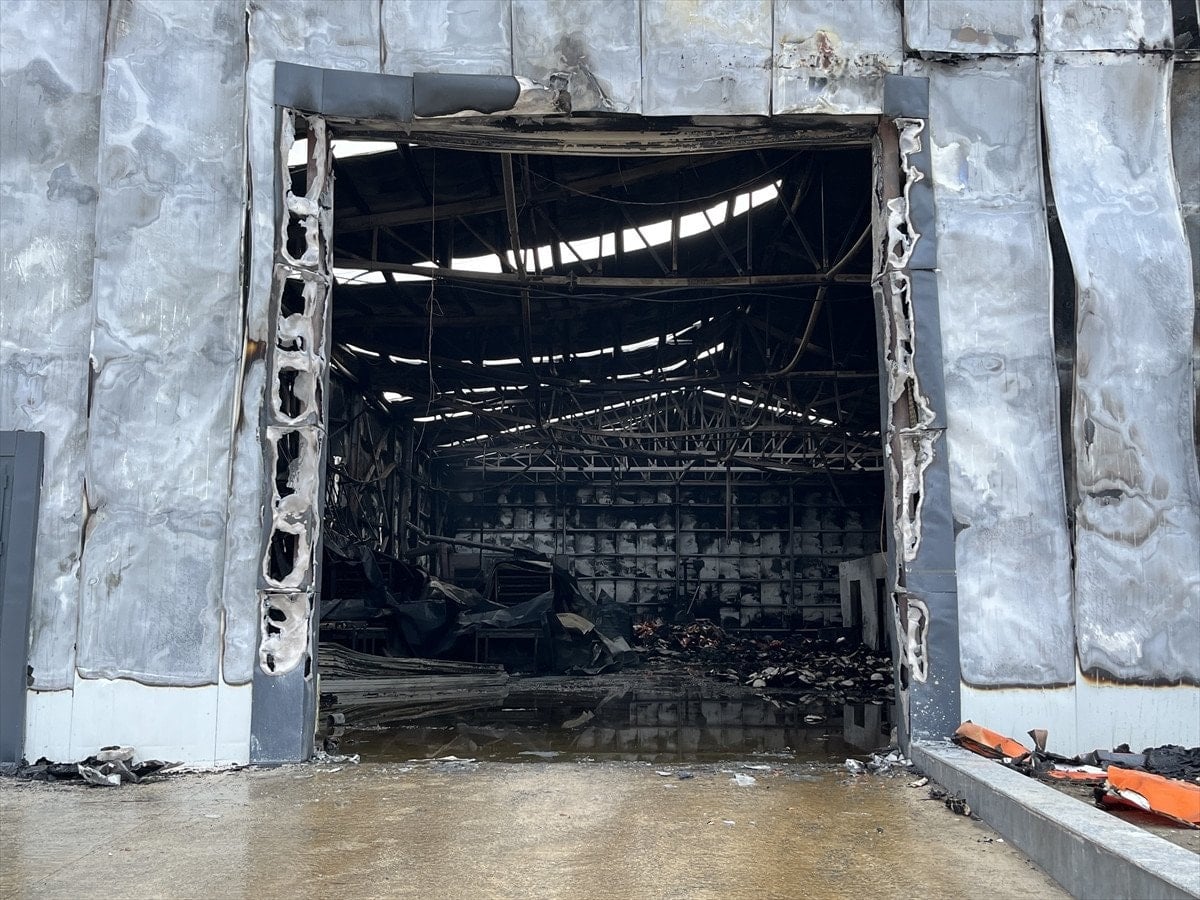 corumda lavas fabrikasinda yangin 8 CPLWARG7