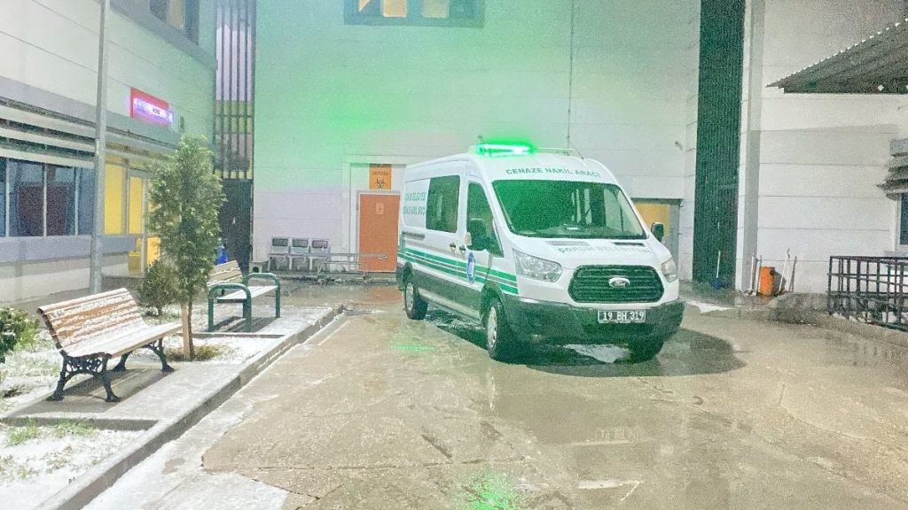 corumda yem karma makinasina dusen adam yasamini yitirdi yKG81mmu