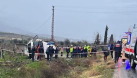 denizlide memurlari tasiyan servis uzum bagina uctu 25 yarali 62Fsjk19