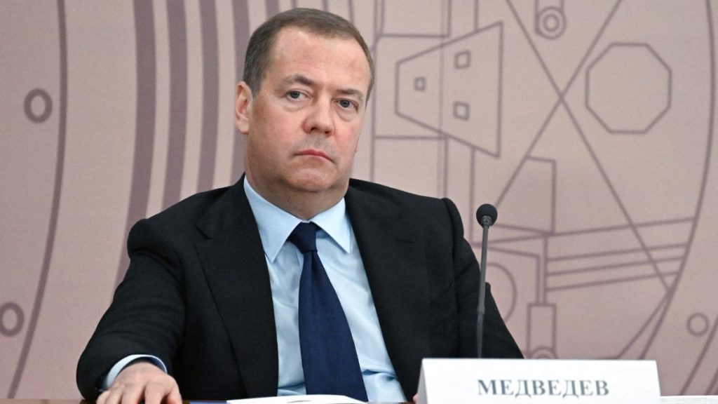 dmitriy medvedev gecen yil rus ordusuna 454 binin uzerinde kisi katildi kjPJuXrP