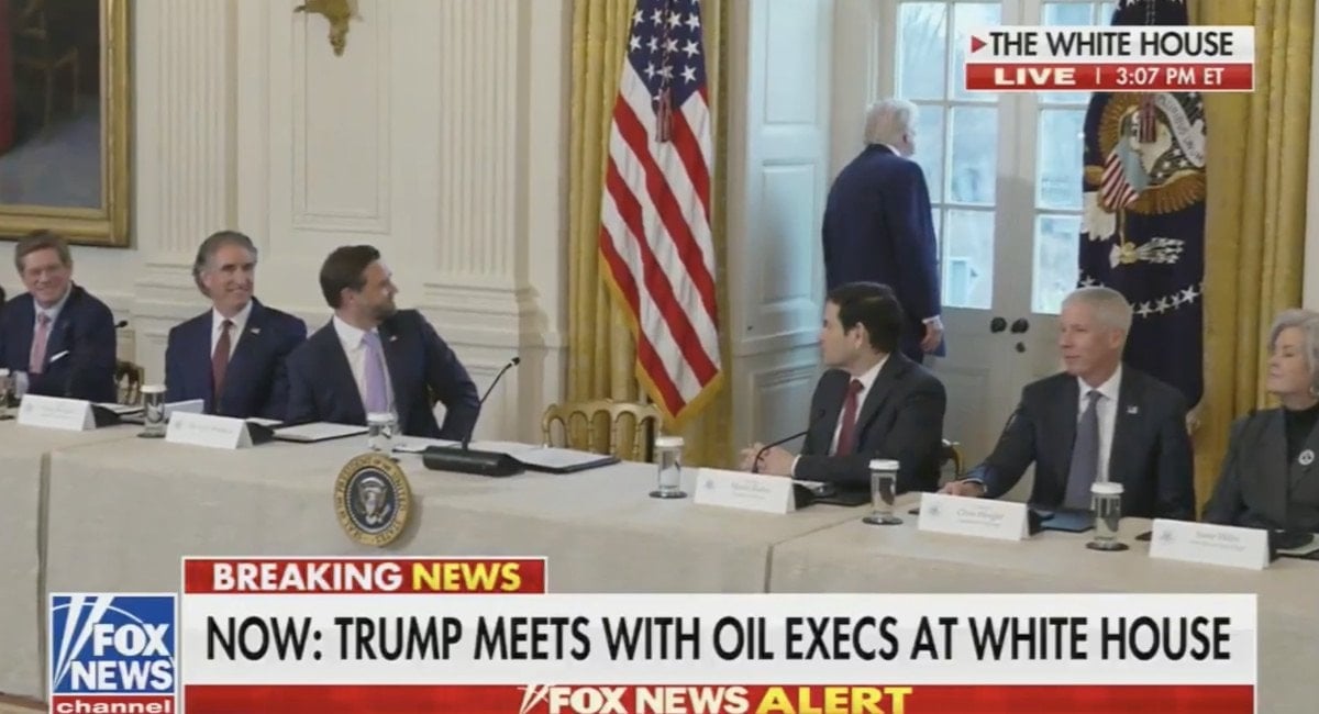 donald trump beyaz sarayda petrol devleriyle venezuela toplantisi duzenledi 0 mMDLGGjk