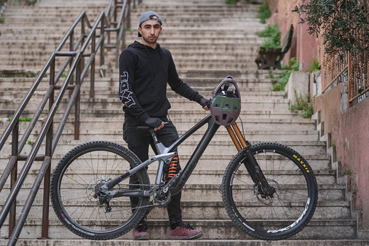 downhill tutkusu istanbul sokaklarina tasti genc sporcu merdivenleri parkura cevirdi 2 TTGe4wiK