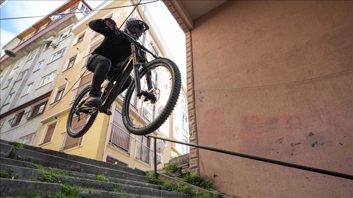 downhill tutkusu istanbul sokaklarina tasti genc sporcu merdivenleri parkura cevirdi 3