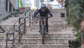 downhill tutkusu istanbul sokaklarina tasti genc sporcu merdivenleri parkura cevirdi 78BhHDva