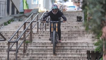 downhill tutkusu istanbul sokaklarina tasti genc sporcu merdivenleri parkura cevirdi 78BhHDva
