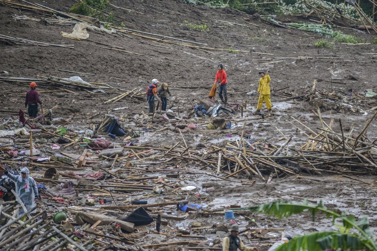 endonezyadaki toprak kaymalarinda can kaybi 53e cikti 3 hvaj8tDX