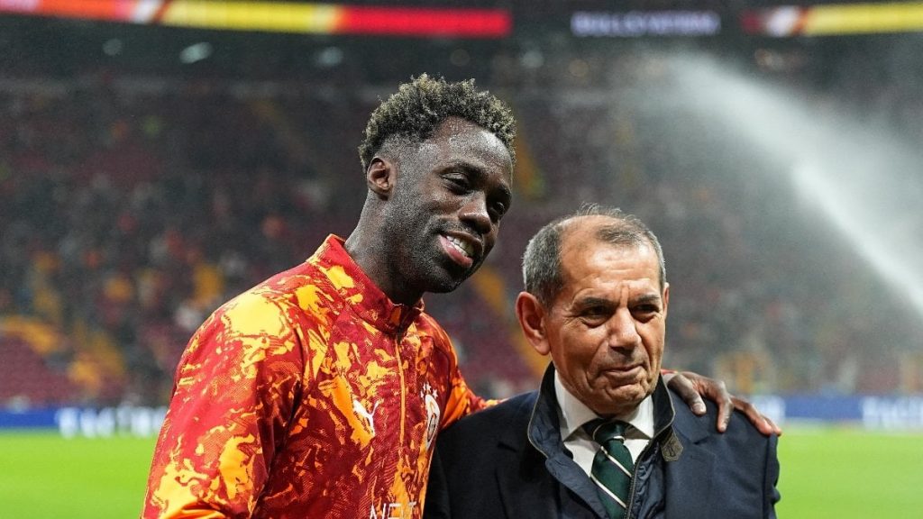 galatasarayda davinson sancheze plaket verildi WBeJODLr