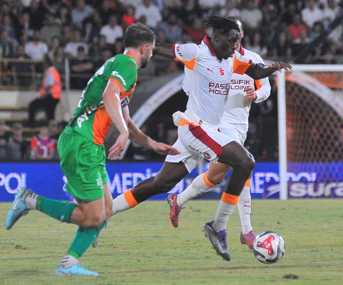 galatasaraydan singo aciklamasi su anda sahalara donusu riskli 0 cGIlfcBG