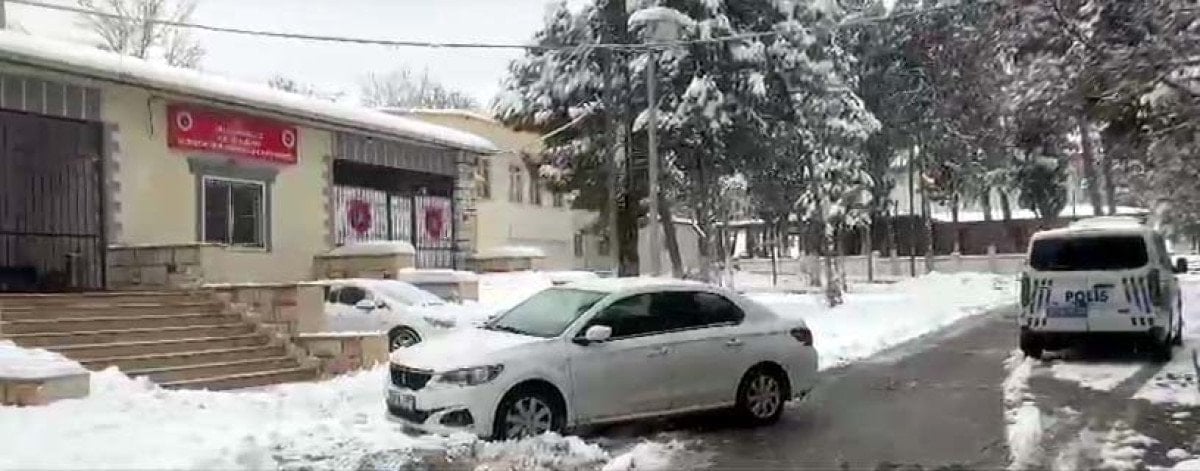 gaziantepte eski is arkadasi tarafindan bicaklandi kuafor kalfasindan aci haber 0 VWweywks