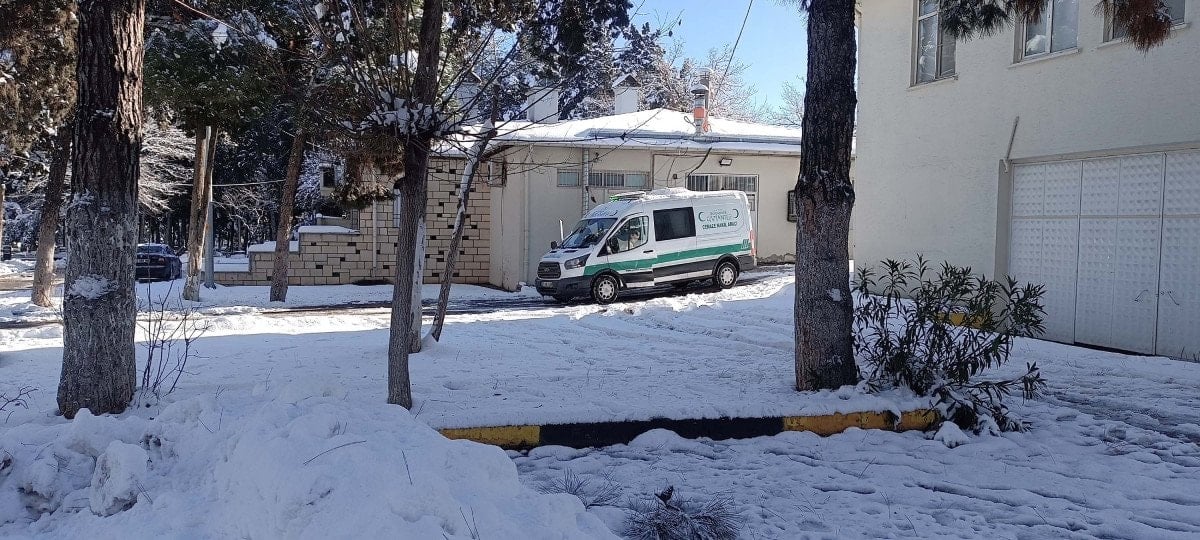 gaziantepte eski is arkadasi tarafindan bicaklandi kuafor kalfasindan aci haber 1 zSz2tQw3