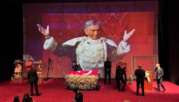 haldun dormene veda dakikalarca ayakta alkislandi svfeAAqD