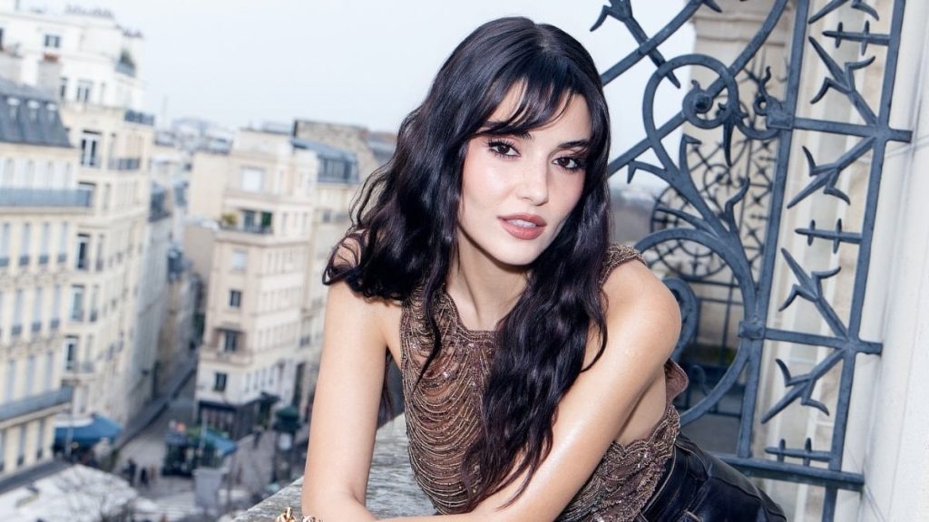 hande ercel paris moda haftasinda cizmeleri gundem oldu p4LaNtpg