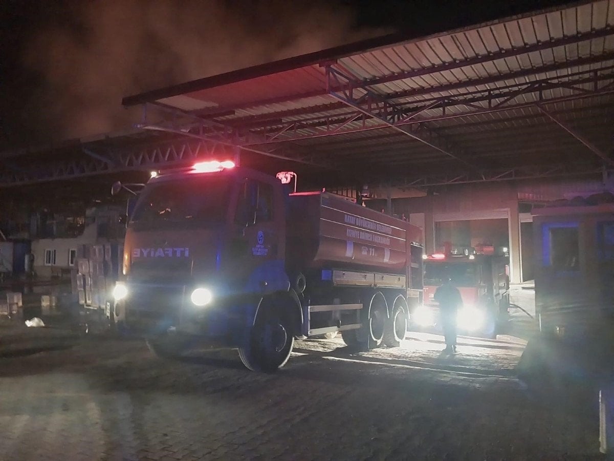 hatay narenciye paketleme fabrikasi alevlere teslim oldu 3 eC6XC53m