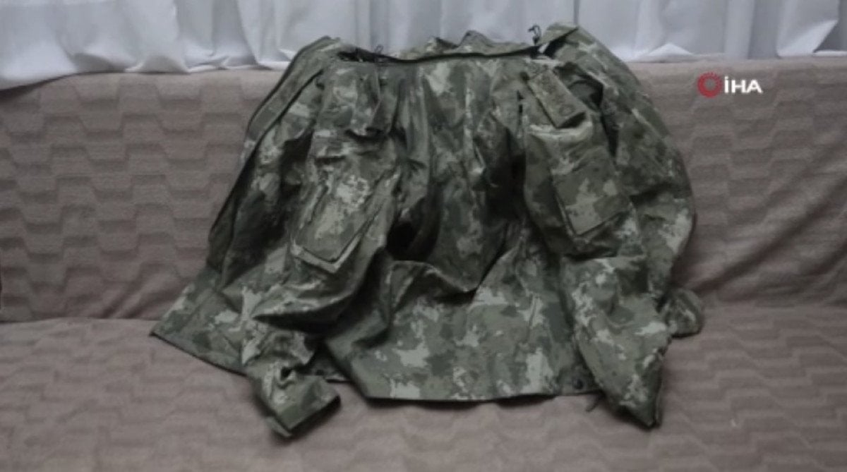 hatayda depremde kendisine montunu veren askerle konustu 2