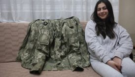 hatayda depremde kendisine montunu veren askerle konustu 4ZifZv6h