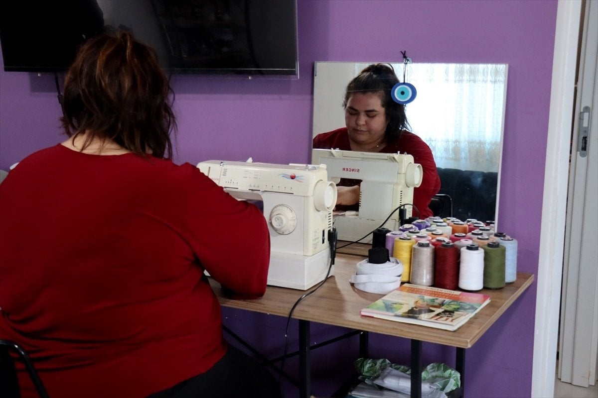 hatayda depremzede kadin terzilikle ailesinin umudu oldu 0 T6swk2uB
